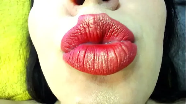 Čerstvá videa o Beautifull milf with huge boobs play with puffy nupples energii