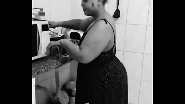 Fersk Amateur sex with Rock Maiaa I start in the kitchen energivideoer