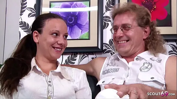 新鲜German Mature Couple First Cuckold Threesome with Stranger能量视频