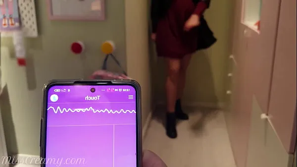 Video về năng lượng Public Remote Vibrator In the Mall - I control the pussy with lush - MissCreamy tươi mới