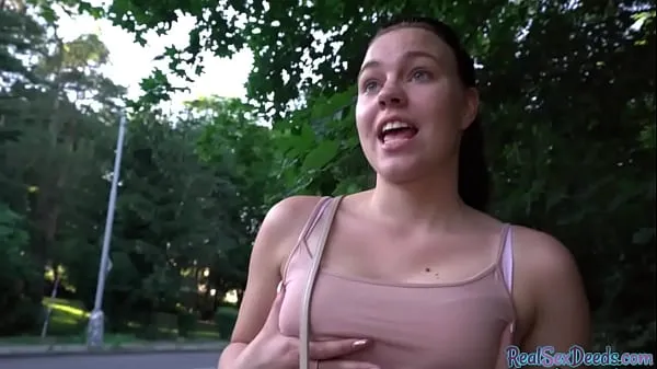 Tuoreet Slut gets laid in public european park energiavideot