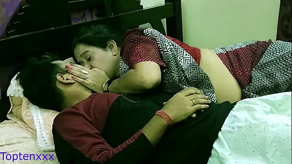 Sveži videoposnetki o Indian Bengali Milf stepmom teaching her stepson how to sex with girlfriend!! With clear dirty audio energiji