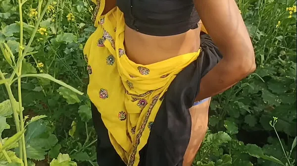 Sveži videoposnetki o Mamta went to the mustard field, her husband got a chance to fuck her, clear Hindi voice outdoor energiji