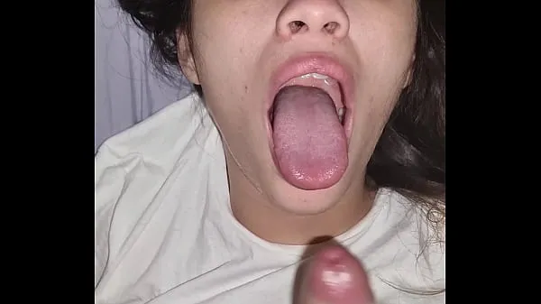 Frische cumming in the mouth of the young girlEnergievideos