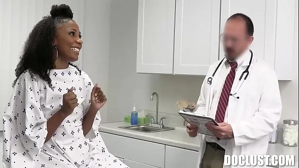 Nuevos La paciente de ébano Olivia Jayy fue al doctor para un chequeo pero terminó follando vídeos de energía