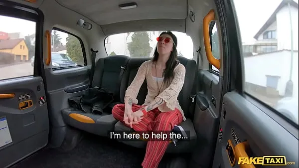 新鲜Fake Taxi Hippy chick gets a big dick deep inside her pussy能量视频