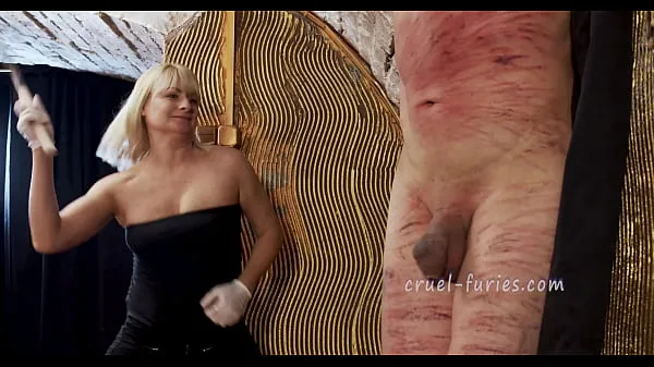 Friss Cruel Blonde MILF Whips Guy's Cockenergiás videók