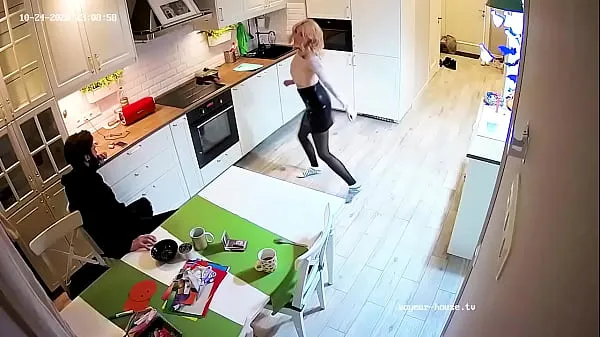 Sveži videoposnetki o Dancing Girl Gets Blow & Fuck at Kitchen energiji