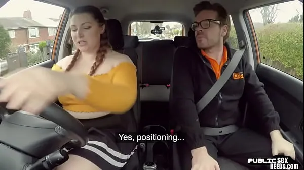 Čerstvé Fat british brunette pussy drilled by instructor in the car energetické videá