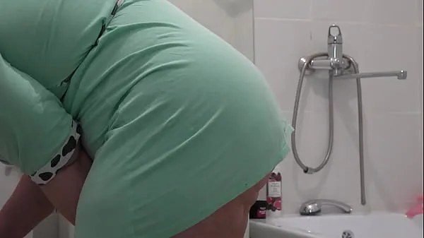 Fresh Toilet brush in anal and hairy pussy for pleasure. Chubby milf masturbates and shakes big booty. Would you have guessed how to use a toilet brush energy Videos