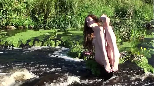Čerstvé Skinny Dipping And Pussy Pleasing With Gorgeous Teen Model Nicole energetické videá