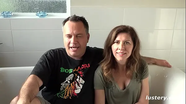 Čerstvé Real Mature Homemade Couple Getting Clean Together energetické videá