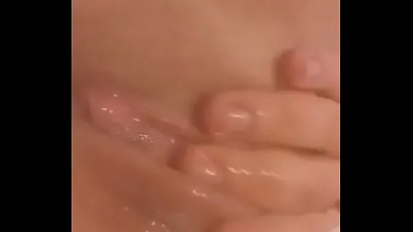 Video energi Girlfriend fingering pussy segar