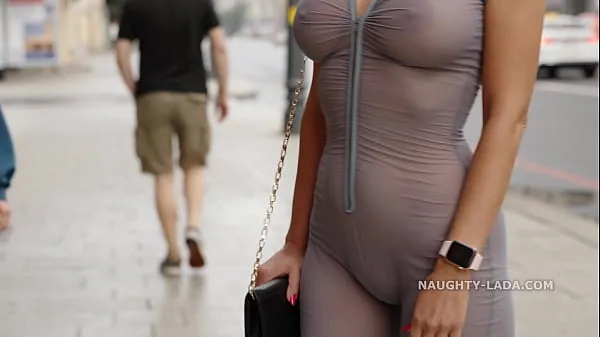 新鲜Naughty Lada wear see-through outfit in the city能量视频