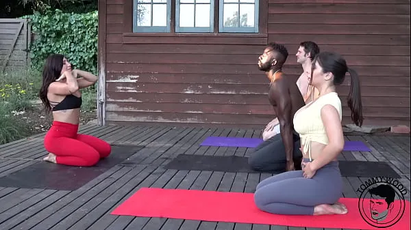 Frisse BBC Yoga Foursome Real Couple Swap energievideo's