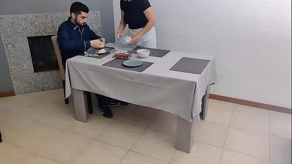 Sveži videoposnetki o Waitress with creamy pussy gets an internal cumshot under the restaurant table energiji