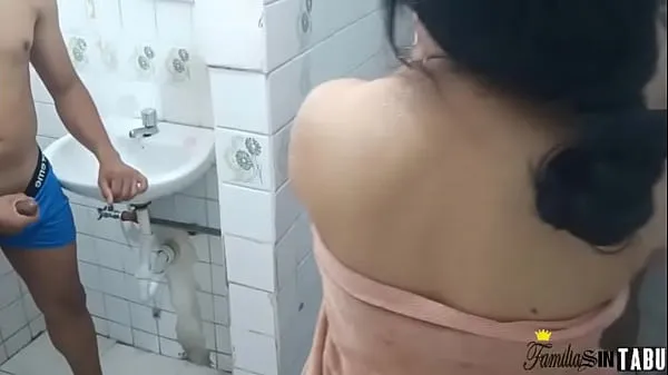 Video về năng lượng Sexy Fucked By Her Roommate Watching Him Naked In The Bathroom She Offers Her Cock And Eats It With Her Pussy Creampie On Dirty Face Xvideos tươi mới