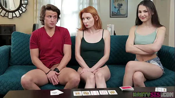 Video energi Lacy Lennon, Liz Jordan In Poker Game Turn Into Sex Game segar