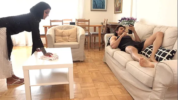 Čerstvá videa o The owner banged the desi bi maid on the sofa and fucked her ass badly energii