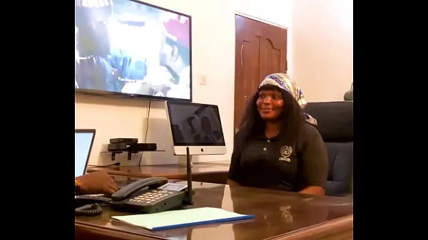 วิดีโอ Leaked video of a job agent fucking a teacher applicant in his office before giving her job, watch as she squirts all over the desk (Watch full video on RED พลังงานใหม่ๆ