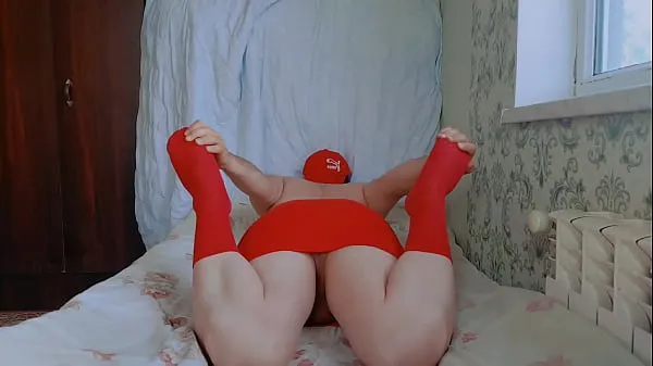 Nuevos bbw rubia ladyboy Caliente blanco gran culo en rojo sexy vestidos en el cama esperando para bbc vídeos de energía