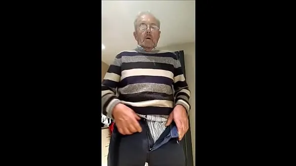 Frisse 70 year old having a quick wank. bengeeman energievideo's