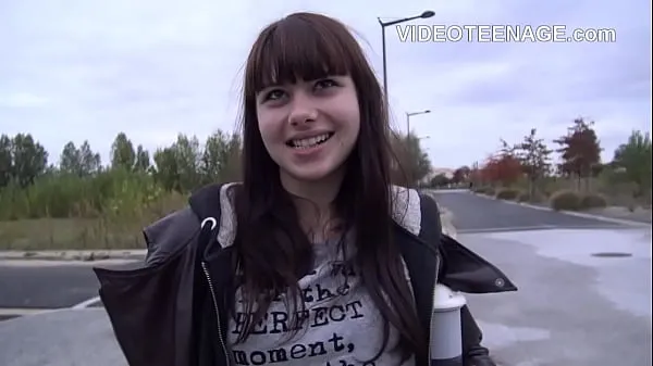 Świeże, 18 years old Luna does her first anal casting energetyczne filmy