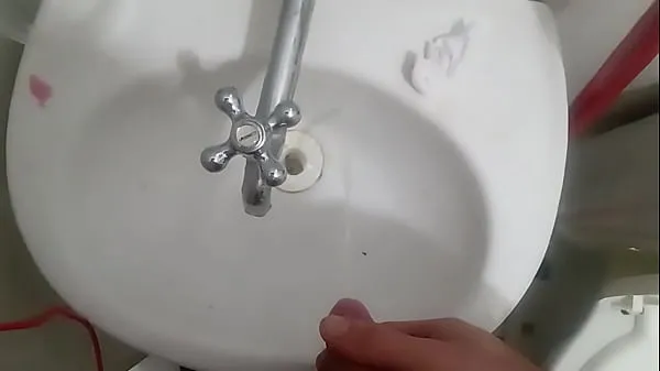Νέα amateur - hairy cock pissing in the sink ενεργειακά βίντεο