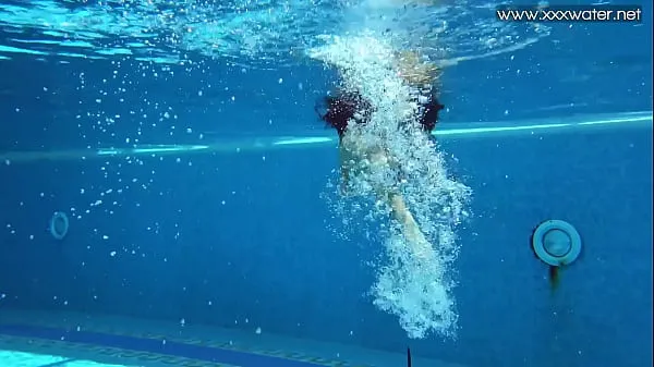 Świeże, Swimming pool nudist action by sexy Latina babe Andreina energetyczne filmy