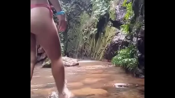 Taze Super hot in a bikini with her giant round ass teasing the water Enerji Videoları
