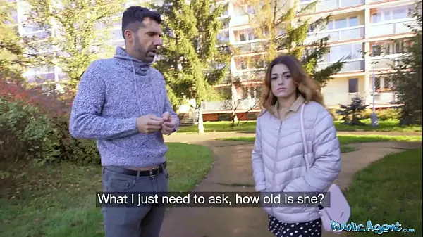 تازہ Public Agent Tight Spanish babe gives blowjob and fuck behind husbands back توانائی کے ویڈیوز