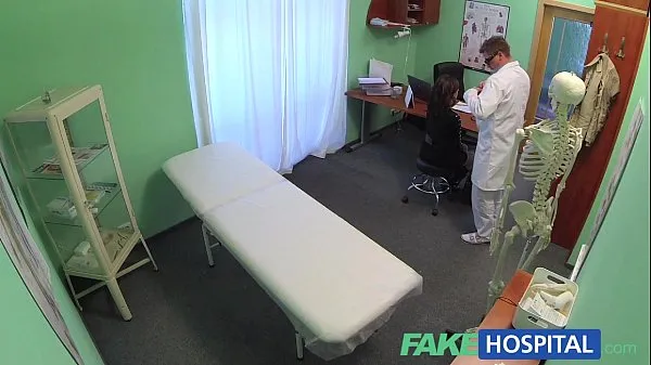 مقاطع فيديو Fake Hospital Sexual treatment turns gorgeous busty patient moans of pain into p جديدة للطاقة