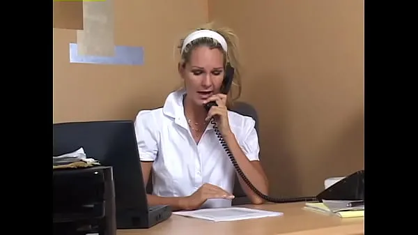 Friske Fucking in the office with hungry MILF energivideoer