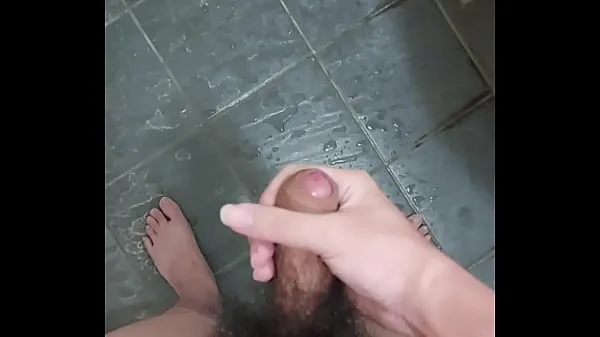 Frisse Cum before taking a shower energievideo's