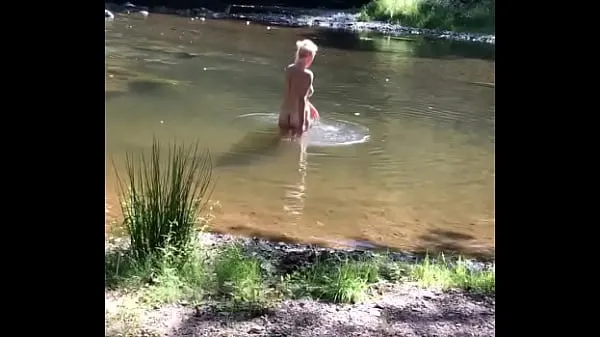 Čerstvá videa o naked in the river energii