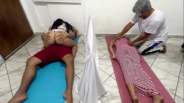 Video di I FUCK THE BEAUTIFUL WOMAN MASSEUSE NEXT TO MY WIFE WHILE THEY GIVE HER MASSAGES - COUPLE MASSAGE SALONenergia fresca
