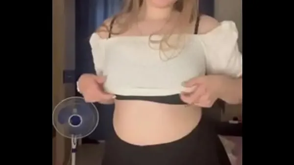 Čerstvé Hot Amature Slut Sarah Strips and Fucks herself energetické videá