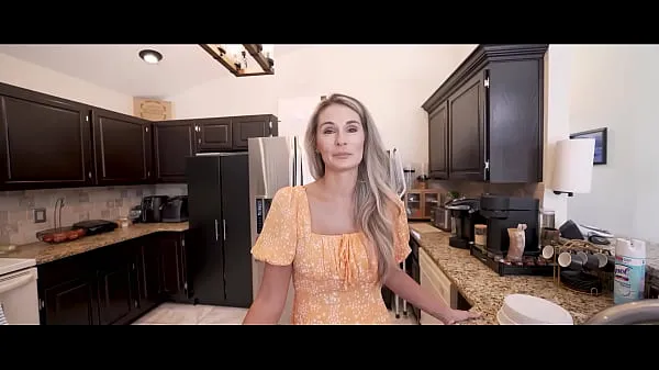 Frisse Secret Deal With Friends Hot Desperate Mom Mandy Rhea WCA Productions energievideo's