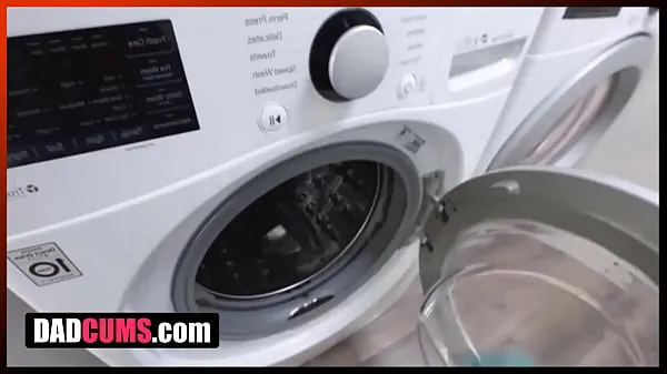 Video energi Tiny & Whore Latina Stepdaughter in the Laundry segar