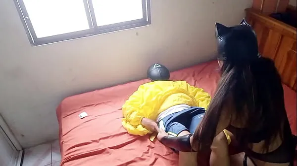Video về năng lượng A REAL STORY!! MY BEST FRIEND'S HUSBAND VISITS ME TO REPAIR THE ROOF, HE FINDS ME DOING PORN IN MY ROOM, AT FIRST HE LEFT BECAUSE THEY CALLED HIM FROM WORK, THEN HE CAME BACK AND WE STARTED FUCKING. REAL HOMEMADE PORN OF CHEATERS tươi mới