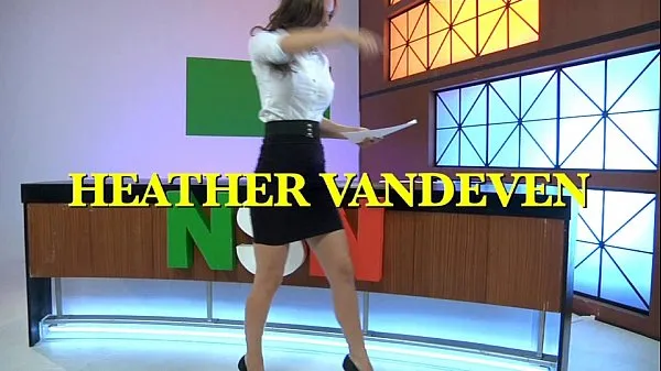新鲜Emily Addison & Heather Vandeven - Naked News能量视频